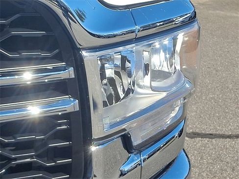 Used 2023 RAM 3500 Tradesman w/ Chrome Appearance Group image 9