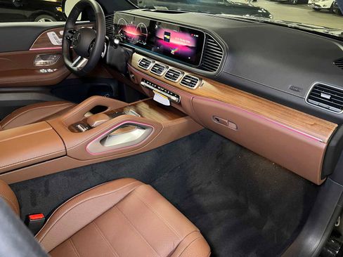 New 2026 Mercedes-Benz GLS 580 4MATIC image 12