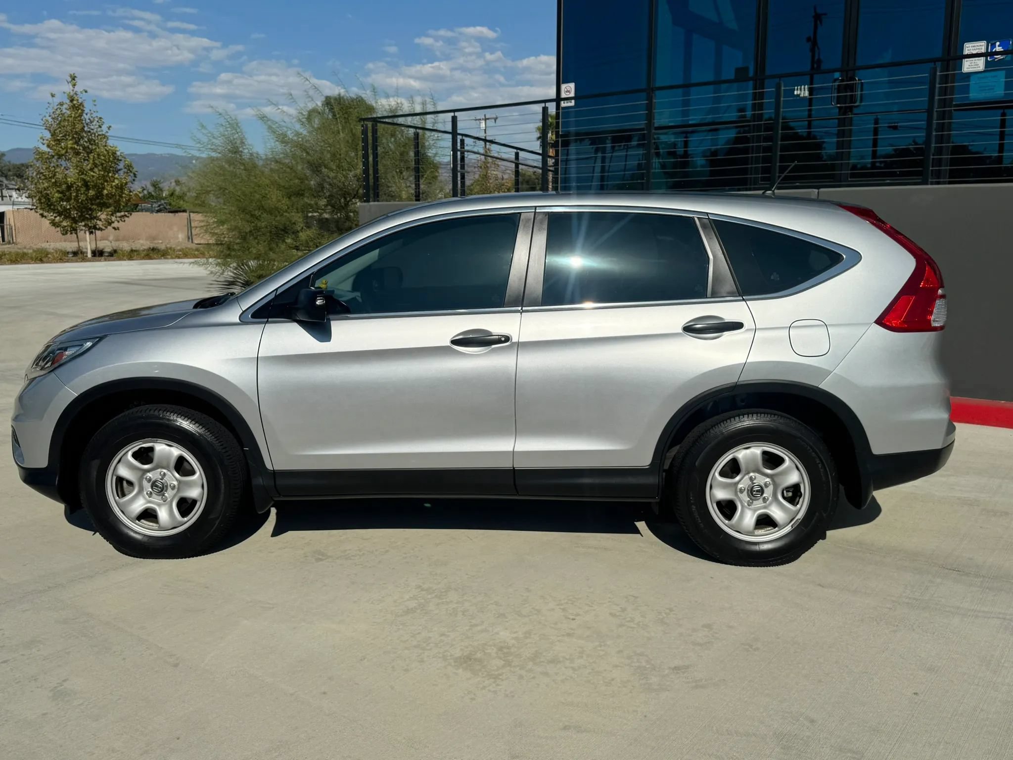 Used 2015 Honda CR-V LX image 3