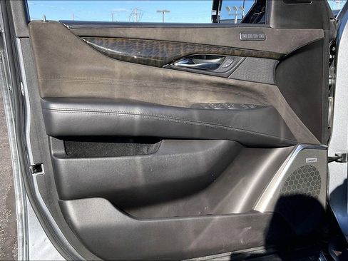 Used 2019 Cadillac Escalade Platinum image 21