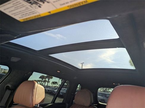 Used 2021 BMW X7 M50i image 21