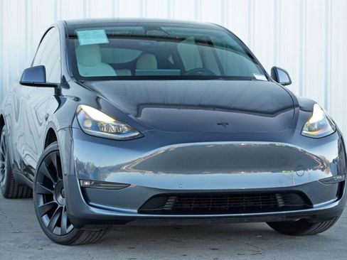 Used 2022 Tesla Model Y Long Range image 4