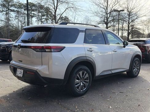 Certified 2025 Nissan Pathfinder SV image 5