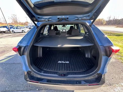 Used 2023 Toyota RAV4 SE w/ Convenience Package image 10