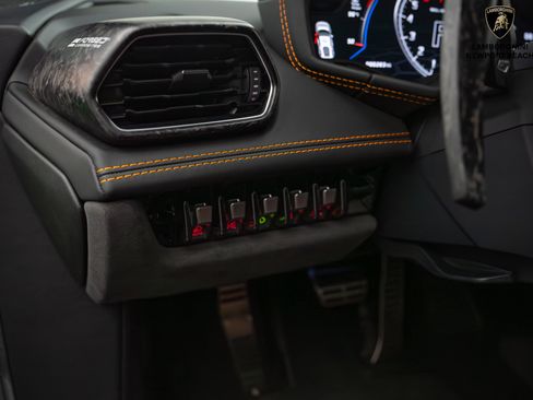 Used 2020 Lamborghini Huracan EVO image 29