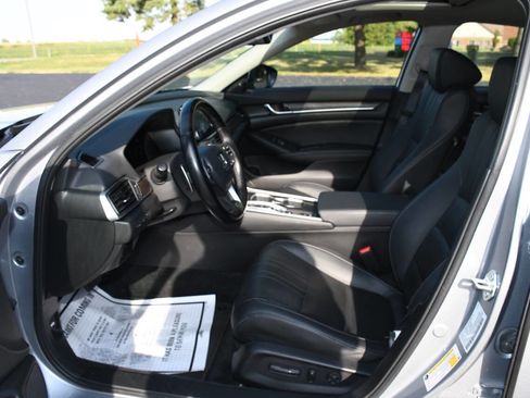 Used 2022 Honda Accord Touring image 11
