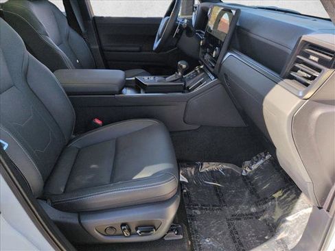 Used 2025 Lexus GX 550 w/ Accessory Package (2T) image 27