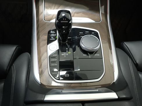 Used 2022 BMW X5 xDrive40i w/ Premium Package AWD/4WD image 23