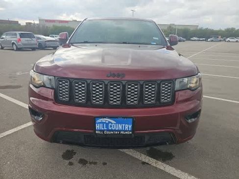 Used 2018 Jeep Grand Cherokee Altitude image 2