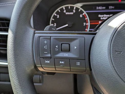 Used 2022 Nissan Rogue SV image 26