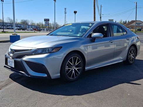 Used 2024 Toyota Camry SE FWD image 3