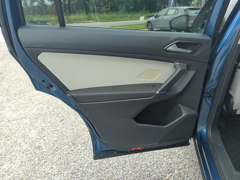 Used 2018 Volkswagen Tiguan SE w/ Panoramic Sunroof Package FWD image 29