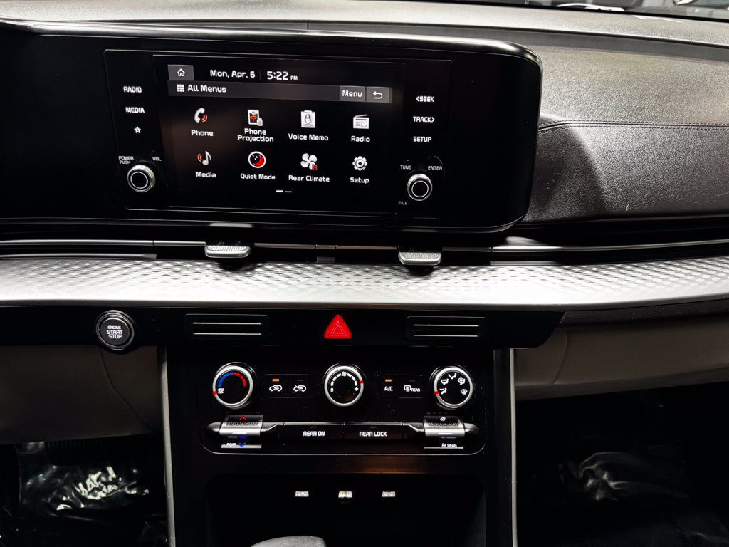 Used 2024 Kia Carnival LX FWD image 24