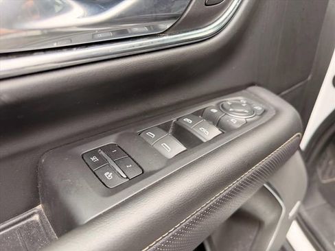 Used 2023 Chevrolet Suburban Premier AWD/4WD image 18