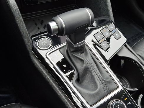 Used 2025 Kia Sportage SX image 15