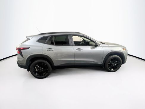 Used 2025 Chevrolet Trax ACTIV FWD image 4