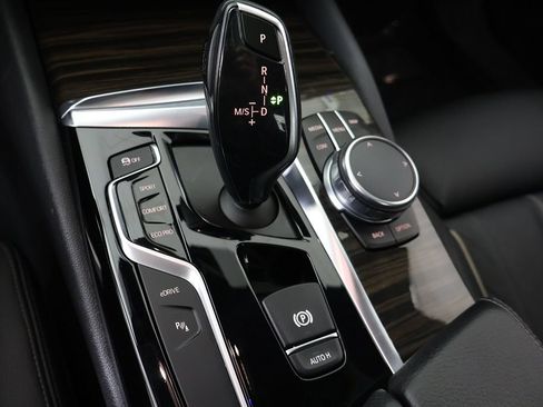 Used 2018 BMW 530e xDrive AWD/4WD image 56