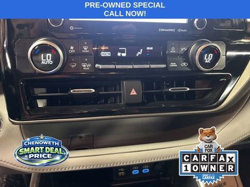 Used 2022 Toyota Highlander LE AWD/4WD image 12
