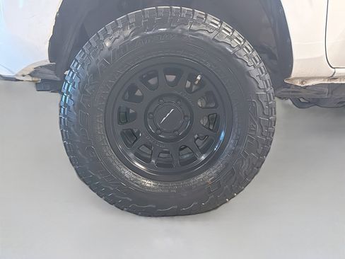 Used 2019 Toyota Tacoma SR image 11