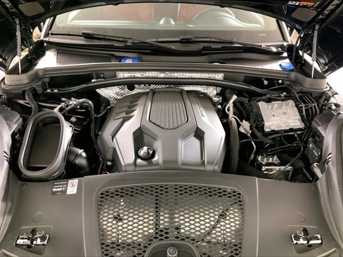 Certified 2026 Porsche Macan AWD/4WD image 25