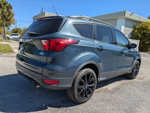 Used 2019 Ford Escape SE image 4
