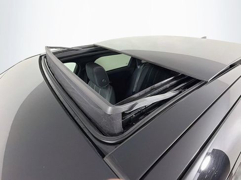Used 2022 Land Rover Range Rover Velar S AWD/4WD image 22