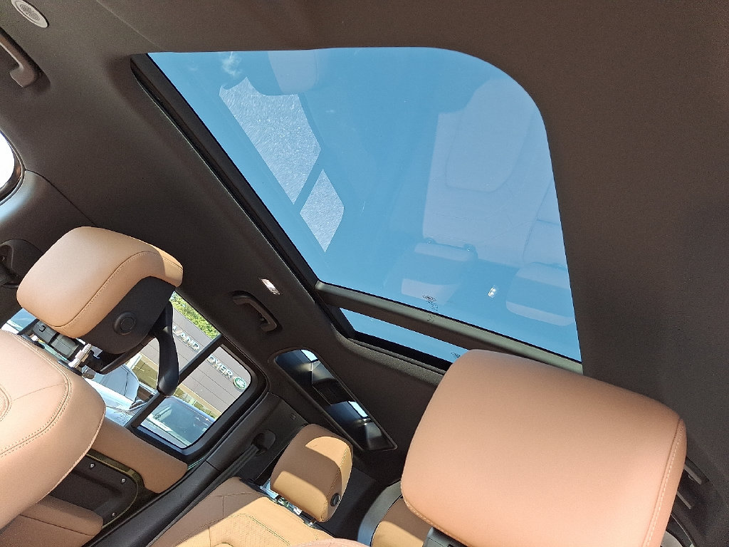 New 2026 Land Rover Defender 110 X-Dynamic SE AWD/4WD image 10