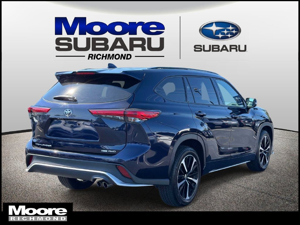 Used 2021 Toyota Highlander XSE AWD/4WD image 2