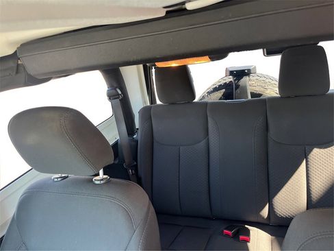 Used 2018 Jeep Wrangler Sport image 12