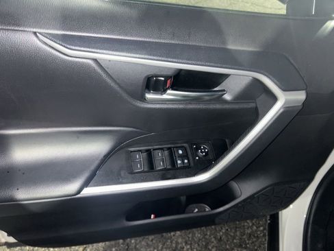 Used 2025 Toyota RAV4 XLE image 16
