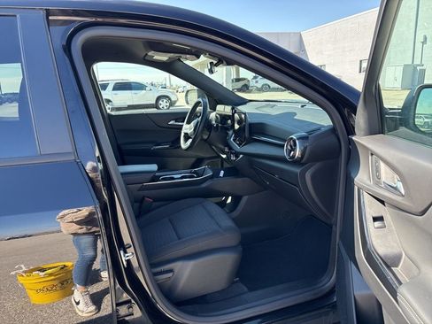 Used 2025 Chevrolet Equinox LT image 18