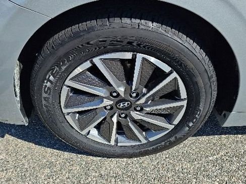 Used 2021 Hyundai Ioniq Limited FWD image 4