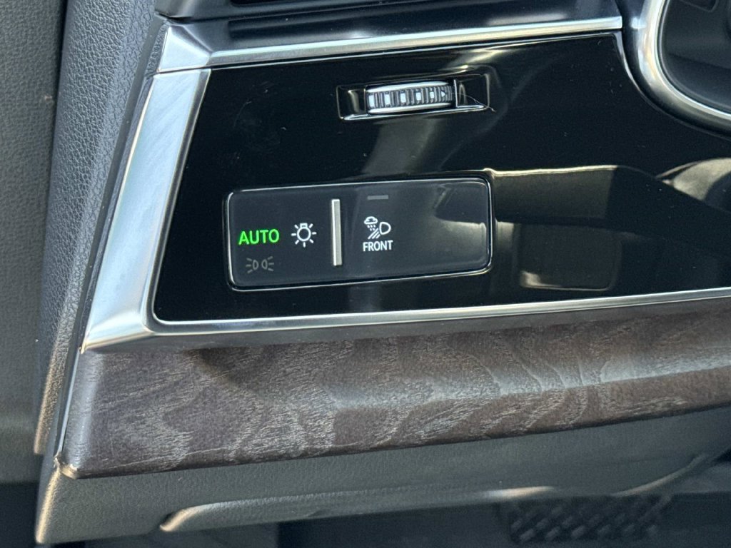 Used 2019 Audi Q8 Prestige AWD/4WD image 23