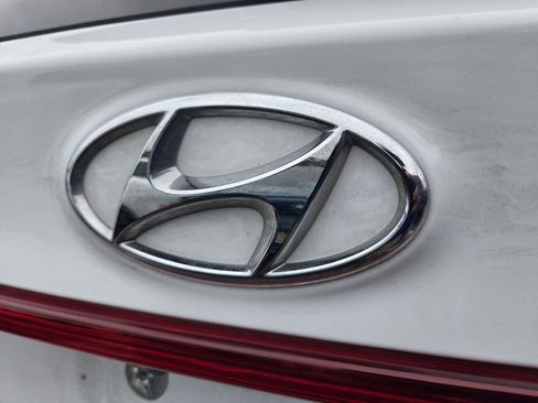 Used 2023 Hyundai Santa Fe SE image 8