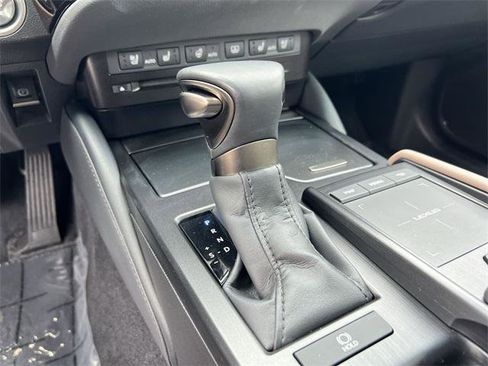 Certified 2022 Lexus ES 350 Ultra Luxury w/ Accessory Package image 18