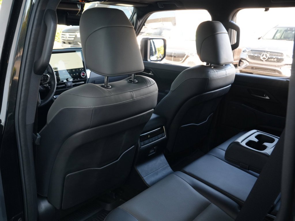 Used 2025 Lexus GX 550 w/ Accessory Package (2T) AWD/4WD image 30