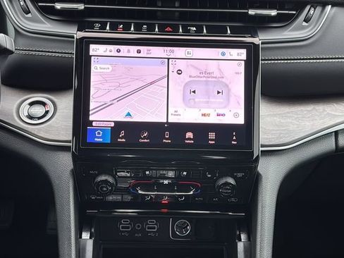 New 2025 Jeep Grand Cherokee L Limited w/ Luxury Tech Group II AWD/4WD image 24
