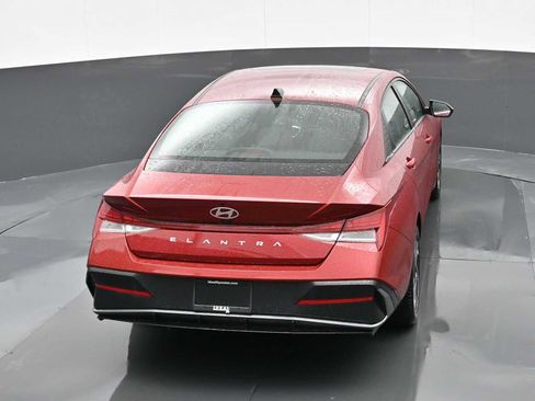 Used 2024 Hyundai Elantra SEL w/ Convenience Package image 24