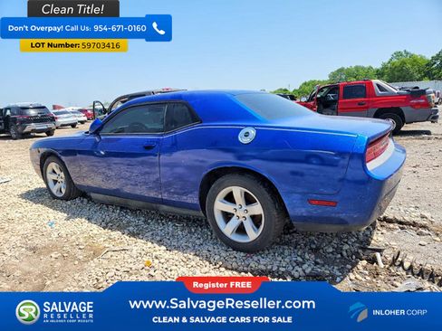 Used 2012 Dodge Challenger SXT RWD image 3