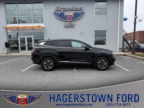 Used 2024 Kia Sportage LX image 1