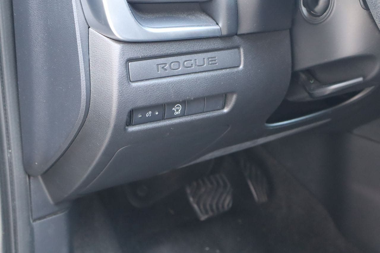 Used 2024 Nissan Rogue S AWD/4WD image 22