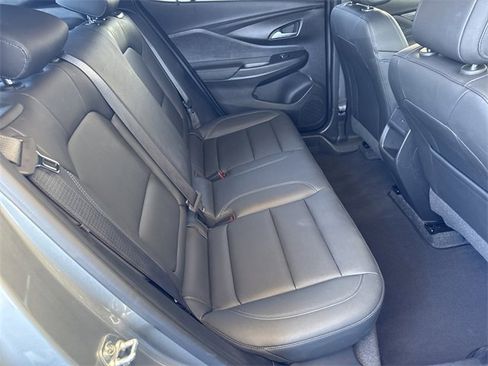 Used 2025 Buick Envista Sport Touring image 31