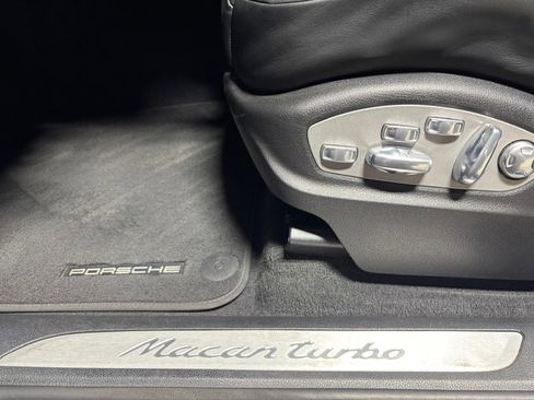 Used 2017 Porsche Macan Turbo image 15