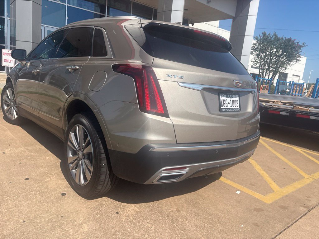 Used 2022 Cadillac XT5 Premium Luxury w/ Platinum Package FWD image 2