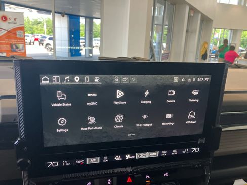 New 2026 GMC Hummer EV 4x4 Crew Cab image 18