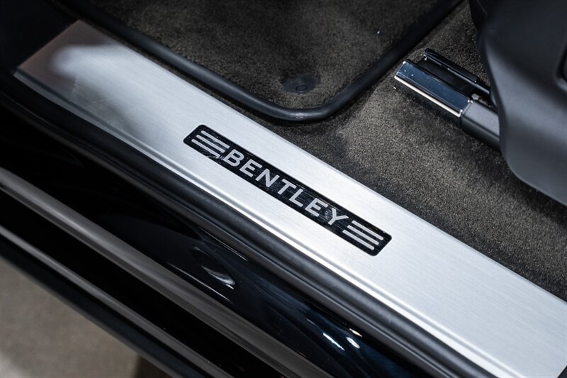 Used 2017 Bentley Bentayga AWD/4WD image 67