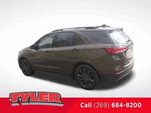 Used 2023 Chevrolet Equinox RS w/ RS Leather Package image 5