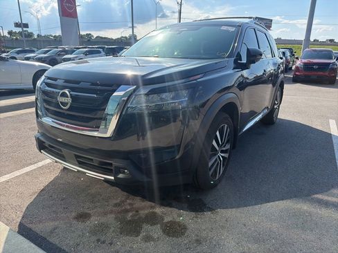 Used 2023 Nissan Pathfinder Platinum w/ Cargo Package AWD/4WD image 1
