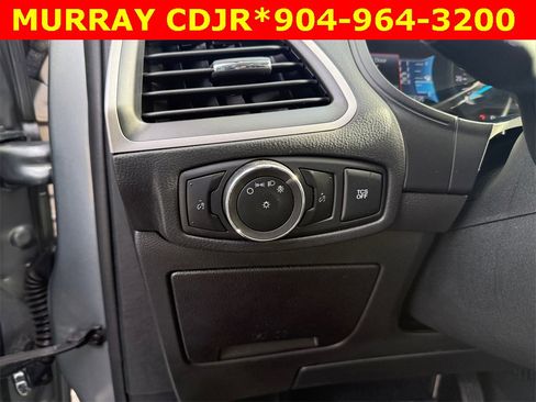 Used 2023 Ford Edge SEL image 18