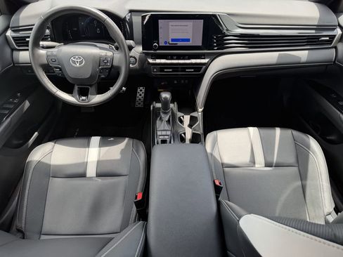 Used 2025 Toyota Camry SE FWD image 13